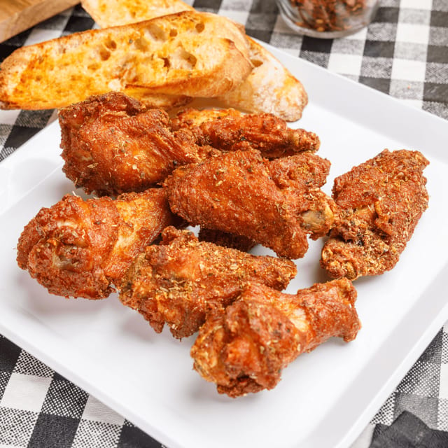 8 Fried Wings.