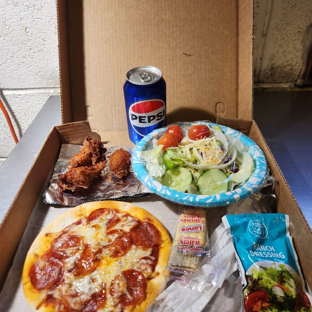 PERSONAL PIZZA BOX with 3 CHICKEN WINGS.